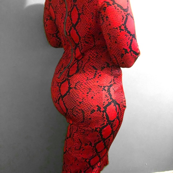 Red Snake Print Sexy Long Sleeve Dress - Picture 3 of 5